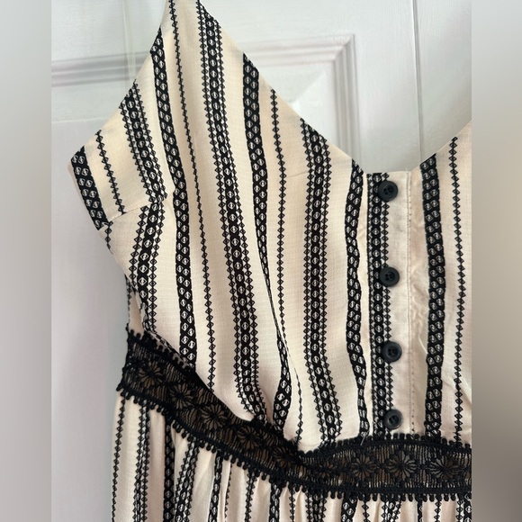 Black & Ivory striped lightweight long dress with adjustable spaghetti straps. - Picture 4 of 5